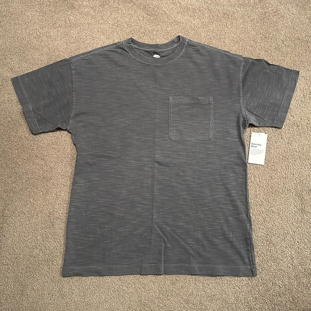 NWT Old Navy space grey t-shirt w/ front pocket // Size XXL (18)